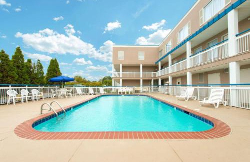 Buechel Hotel | Baymont by Wyndham Louisville East