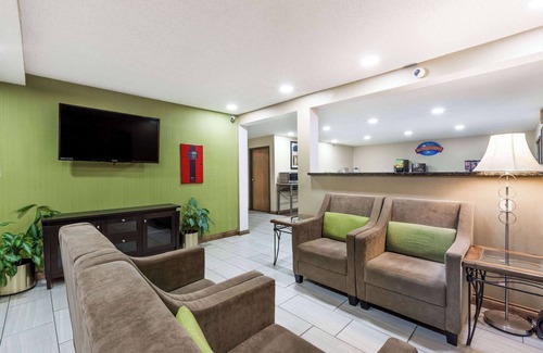Hillview Hotel | Baymont by Wyndham Louisville South I 65