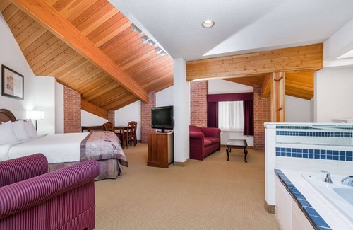 Marshfield Hotel | Baymont by Wyndham Marshfield