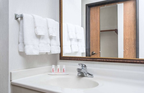 Marshfield Hotel | Baymont by Wyndham Marshfield