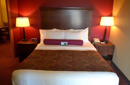 Mequon Hotel | Baymont by Wyndham Mequon Milwaukee Area