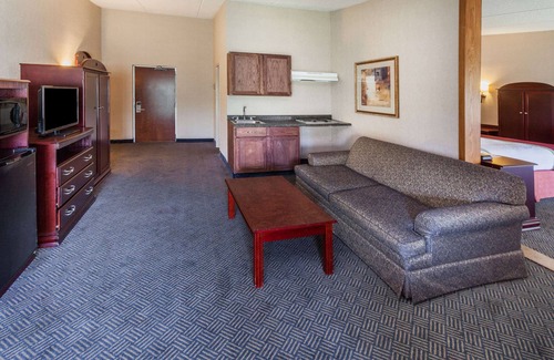 Michigan City Hotel | Baymont by Wyndham Michigan City