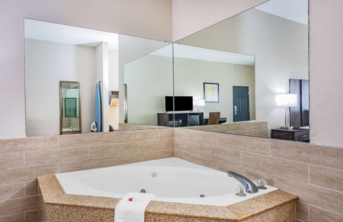 Midway Hotel | Baymont by Wyndham Midway/Tallahassee