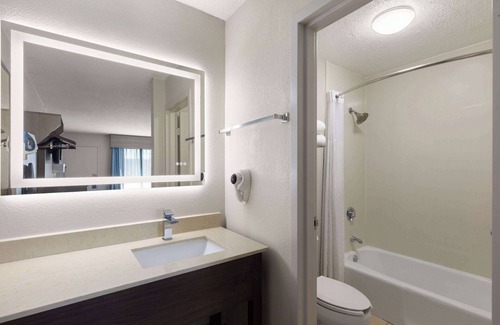 Donelson Hotel | Baymont by Wyndham Nashville