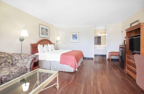 Paris Hotel | Baymont by Wyndham Paris