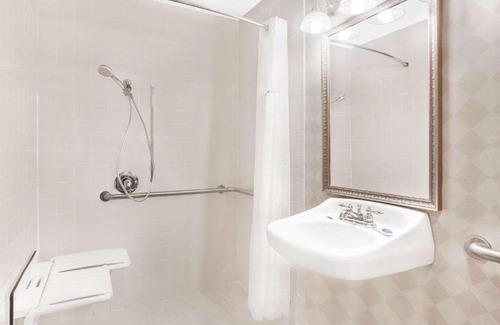 Paris Hotel | Baymont by Wyndham Paris