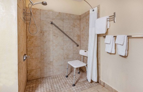 Perrysburg Hotel | Baymont by Wyndham Perrysburg/Toledo