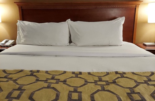 Portage Hotel | Baymont by Wyndham Portage Indiana Dunes