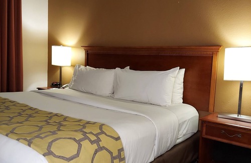 Portage Hotel | Baymont by Wyndham Portage Indiana Dunes