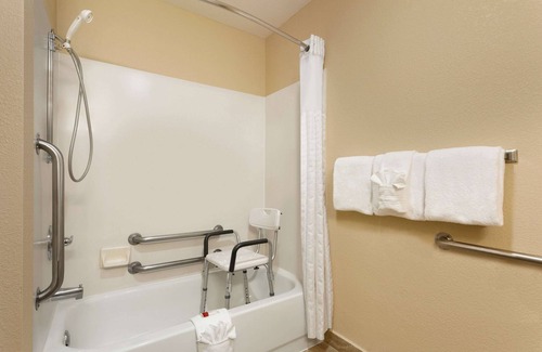 Salina Hotel | Baymont by Wyndham Salina
