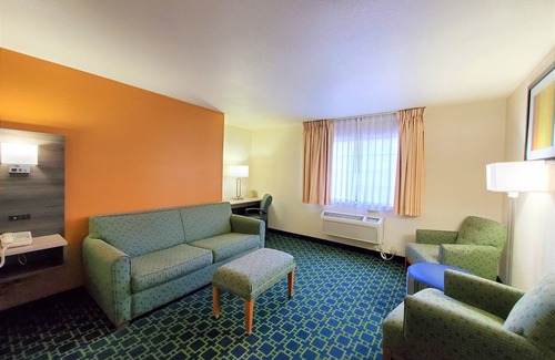 Southside Hotel | Baymont by Wyndham Santa Fe