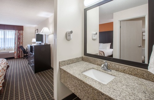 South Haven Hotel | Baymont by Wyndham South Haven