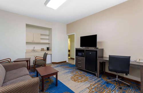 Tallahassee Hotel | Baymont by Wyndham Tallahassee