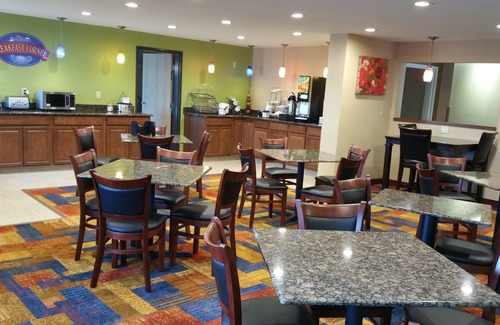 Waukesha Hotel | Baymont by Wyndham Waukesha