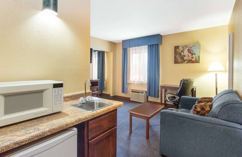 Waukesha Hotel | Baymont by Wyndham Waukesha