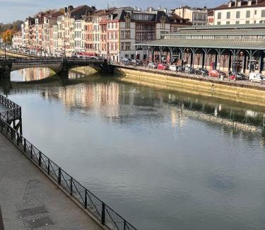 Bayonne Apartment | Bayonne centre Grand appartement sur les quais