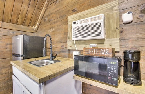 Crown Point Apartment | Bayou Cabin w/Heated Pool Access Near NOLA!