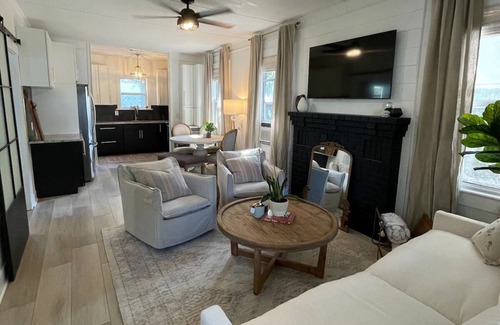 East Pensacola Heights House | Bayou Waterfront Cottage - Centrally Located!