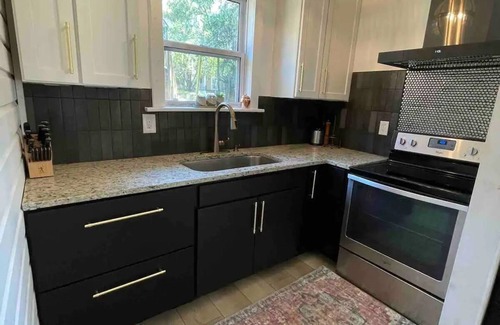 East Pensacola Heights House | Bayou Waterfront Cottage - Centrally Located!