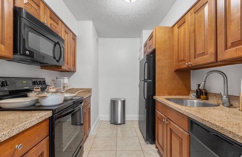 New Suburb Beautiful Apartment | Bayshore Bliss | Pool, Gym & free Parking Included