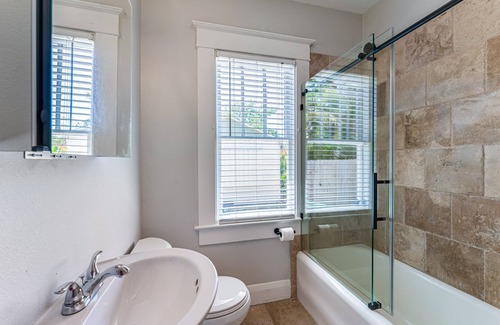 Bayshore Gardens House | Bayshore Bungalow!
