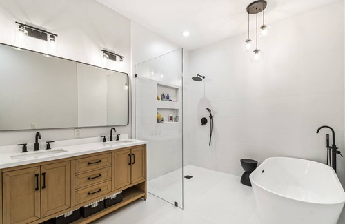 Bayshore Gardens House | Bayshore Garden Gem - Walk to everything in Hyde Park