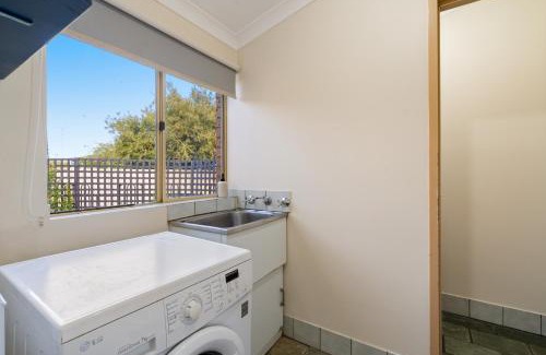 Busselton House | Bayside Bliss Family Friendly, Beach & Jetty