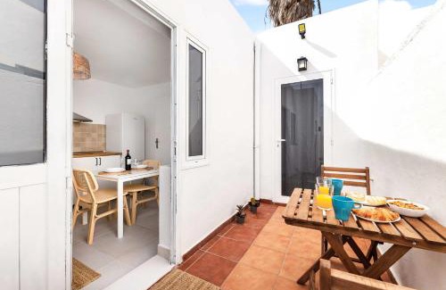 Los Cocoteros Apartment | Bayside Cocoteros Hideaway Ocean Nest