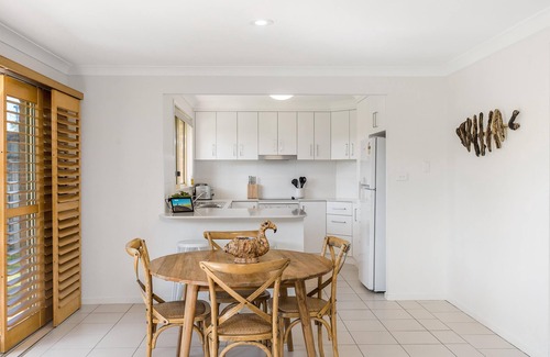 Byron Bay Apartment | Bayside Court - Two Bedroom - Self contained 2 bedroom town house sleeps 4. Shared pool