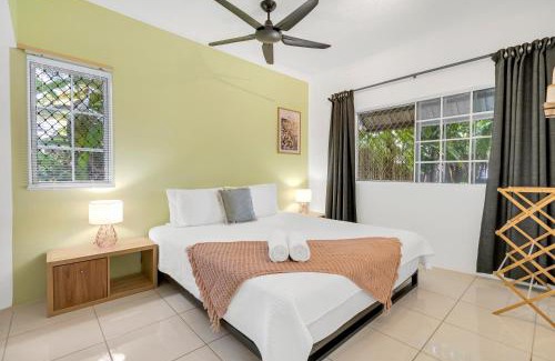 Cairns North Apartment | 'Bayside Escape' A Short Stroll from the Esplanade