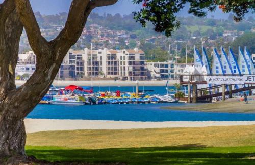 Mission Beach House | Bayside Gem - Beachfront - Vibrant - Ocean Breeze