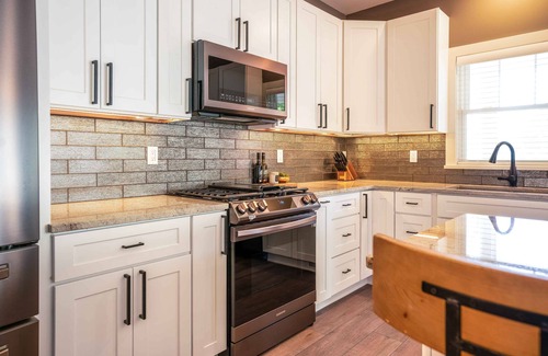 Williams Bay House | Bayside Retreat – Geneva Getaway for 9! Walk to Williams Bay & Lake Shore