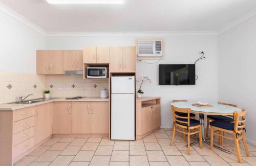 Glenelg Apartment | Bayside Retreat Glenelg