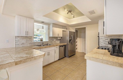 Bay Crest Park House | Bayside Retreat with Backyard Oasis