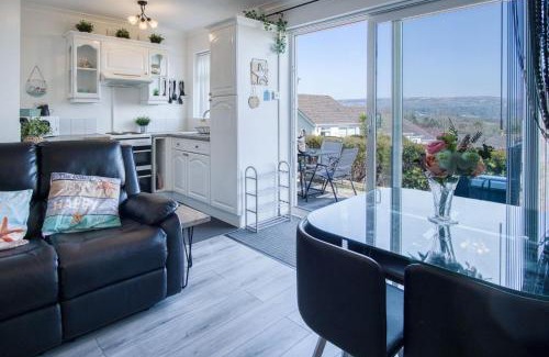 Oxwich Ski Chalet | Bayview 32 - 2 Bedroom Chalet - Bayview Oxwich