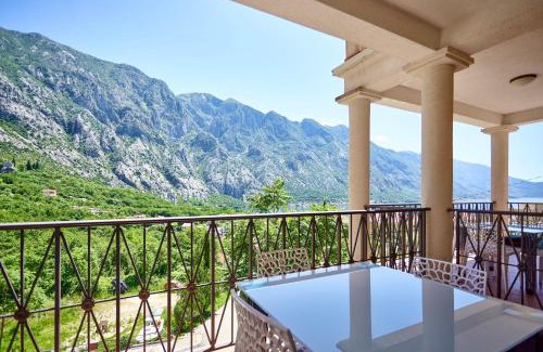 Orahovac Apartment | Bayview Apartmani with POOL