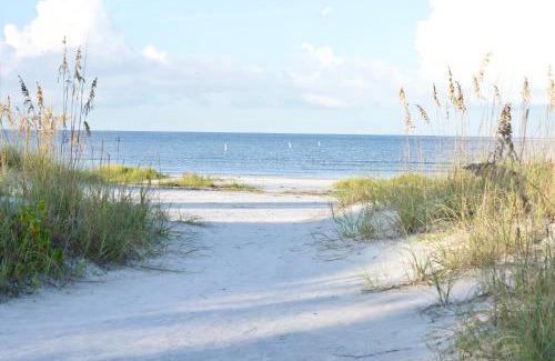 Mid Island House | Bayview Beach House by Sun Palace Vacations