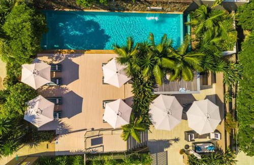 Byron Bay Apartment | Bayview Beachfront Apartments, in town right on the beach
