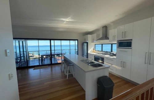 Brisbane Waterfront House | Bayview Breeze Moreton island