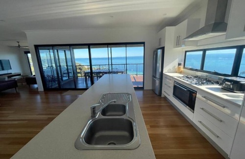 Brisbane Waterfront House | Bayview Breeze Moreton island