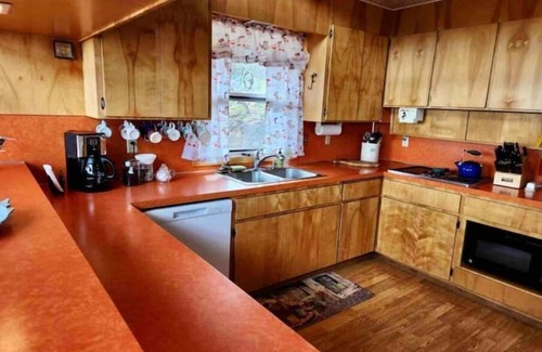 Homer House | Bayview Gardens Cabin, Entire Home w/Sauna&View