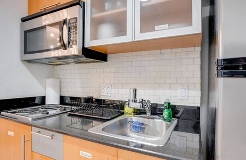 Edgewater Condo | Bayview Grand Studio Apt w/Private Balcony