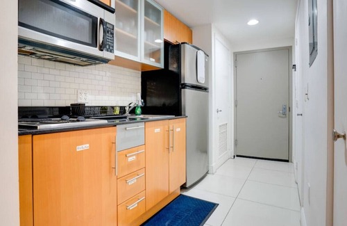 Edgewater Condo | Bayview Grand Studio Apt w/Private Balcony