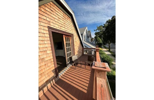 Bay View House | Bayview Jewel! 3 bdr, 2 bath powered by *Solar*