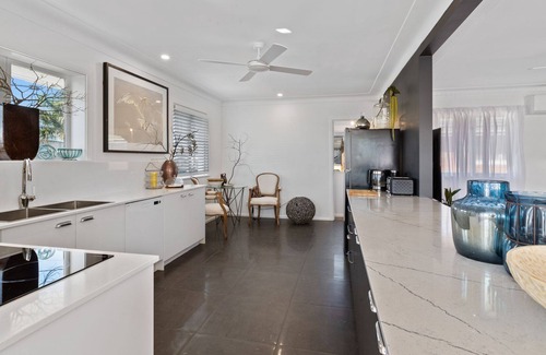 Clontarf Apartment | "Bayview Nest" - Clontarf Q 4020