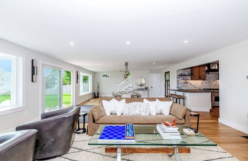 Wareham House | BAYVIEW New! 3BR/3 FB Sandy Beachfront Oasis w/views over Buzzards Bay to Cape!