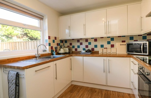 Newquay Cottage | BAYVIEW, pet friendly in Watergate Bay