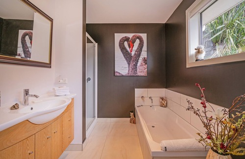 Whitianga House | Bayview Valley Lodge
