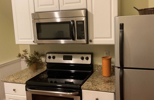 Fairhope Apartment | Baywacker's cozy Guest House can be rented in addition to the main home.n