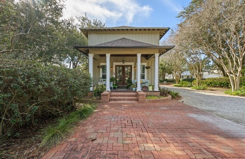 Fairhope Apartment | Baywacker's cozy Guest House can be rented in addition to the main home.n